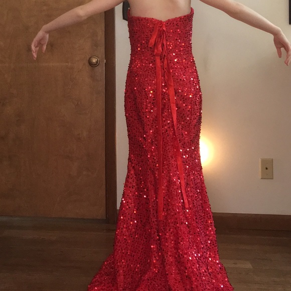 COPY - RED STRAPLESS PROM DRESS. I WILL DO OFFERS… - Picture 4 of 7